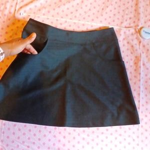 Black mini skirt with pockets